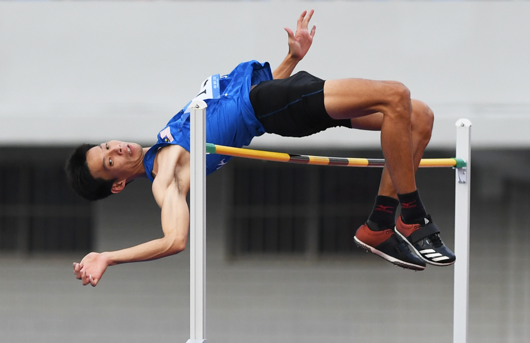 包含男子跳高项目冠军诞生，创造绝佳成绩的词条