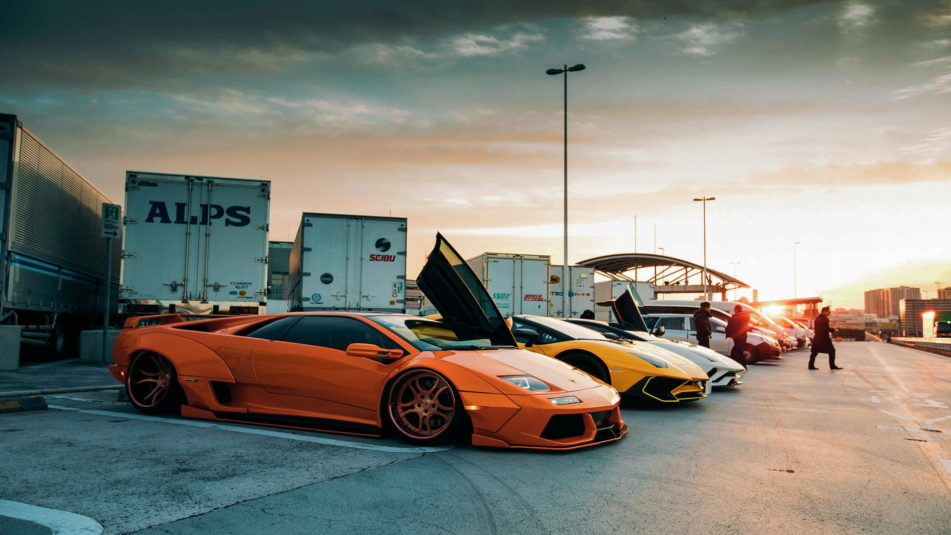 红魔利刃划破欧战夜空，拉什福德主宰比赛走向，曼城末节风暴带走塞维利亚